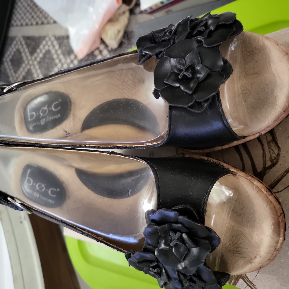 BOC, Wedge, never woren, black with raised flowers on toe, size 8, DSW